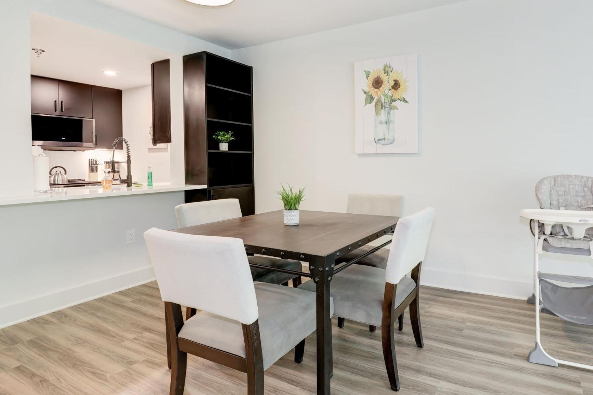 2Br Executive Apartment With Spacious Layout Arlington Exterior foto